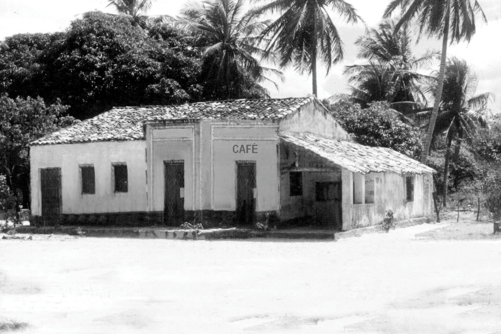 Em 1934, a linha de ônibus Cascavel-Fortaleza que antes era por Aquiraz, passou a ser feita pela CE-87.